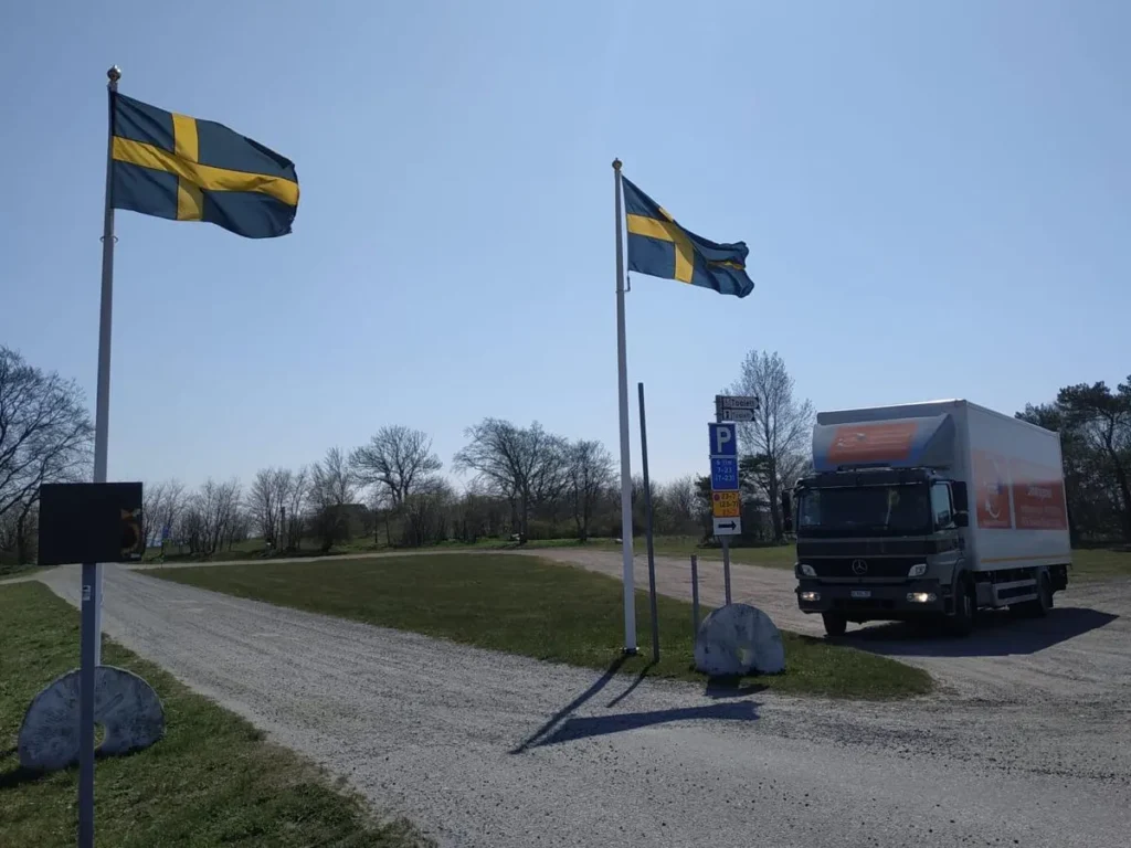 Camion International Moving Transports arrivant en Suède - déménagement international